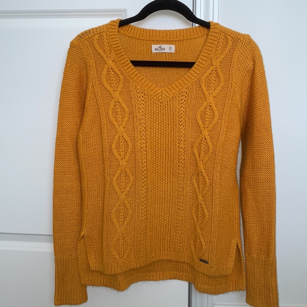 Sold ❣️ Hollister Cable Knit Sweater